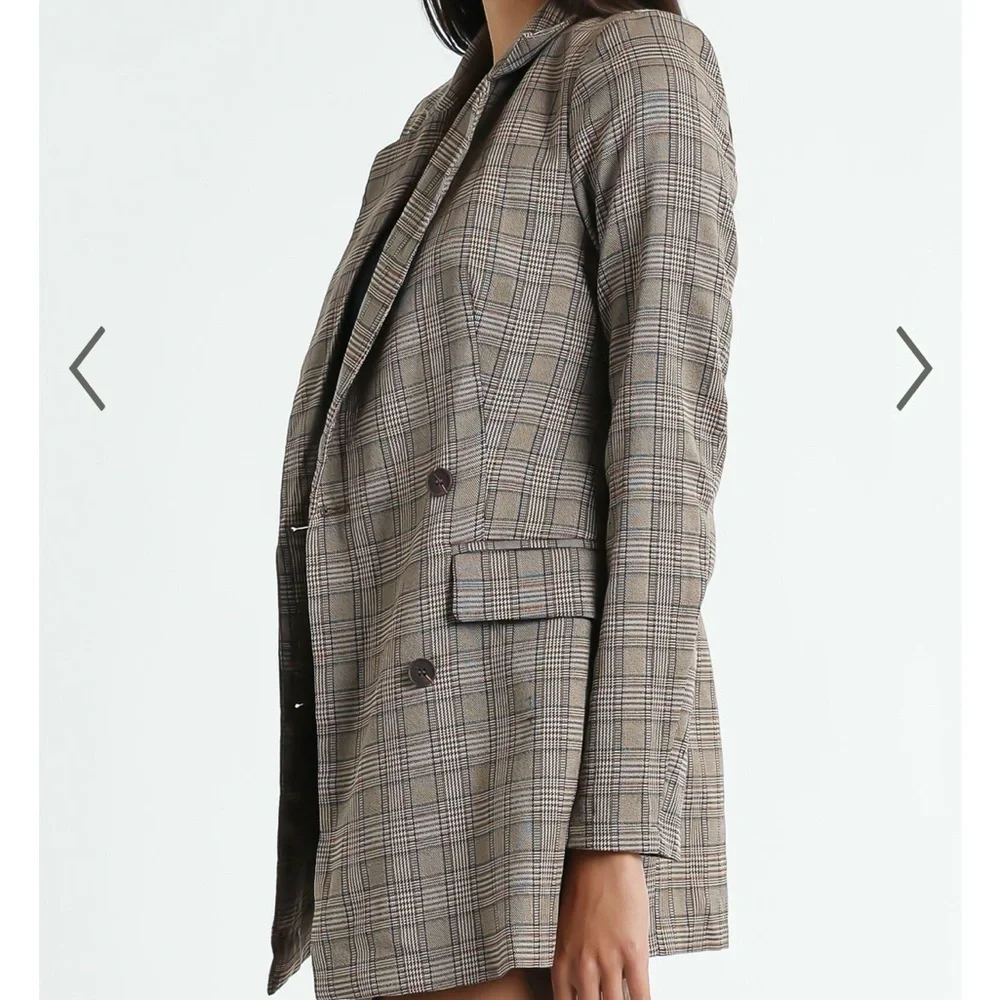 EUC Showpo Brown Pattern Blazer - Picture 6 of 7